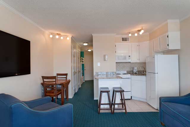 Casa Del Mar Beachfront Suites 
